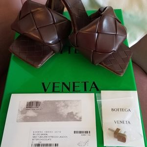 Authentic Bottega Veneta Lido Slides size 6/ IT 36